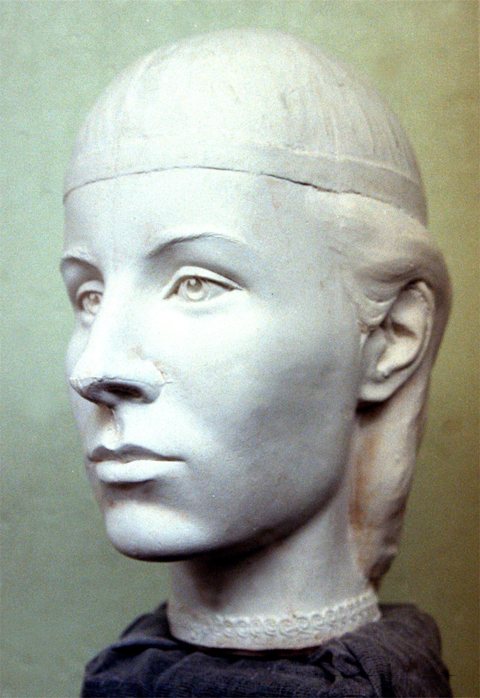 Скульптурный портрет Елены Глинской, 1999 год. Фото: Ираклий Чохонелидзе, ТАСС