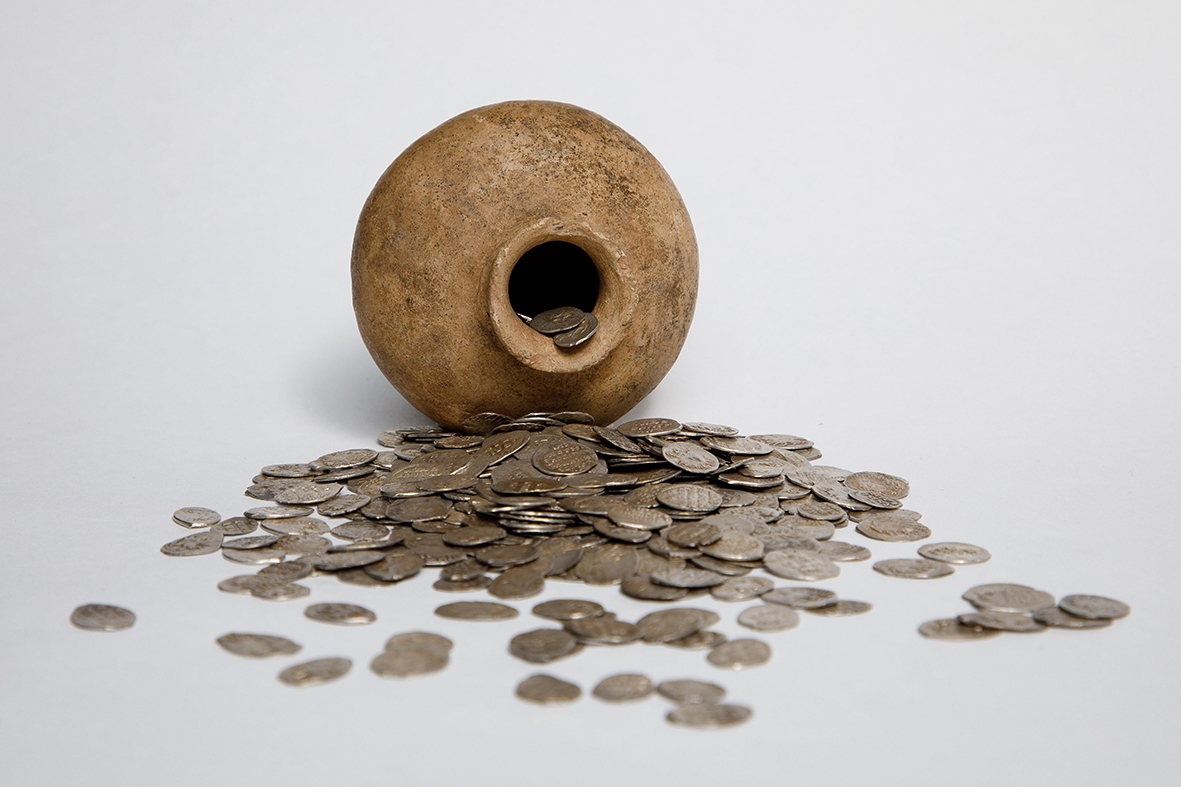 Кубышка с&nbsp;копеечными монетами. Серебро, начало XVIII века
