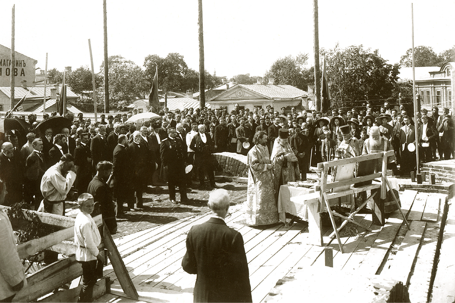 Торжественное богослужение по&nbsp;случаю закладки здания Государственного банка в&nbsp;Нижнем Новгороде. <br>Фото: <nobr>М. Дмитриев</nobr>, 1911 год. Из&nbsp;фондов ЦАНО